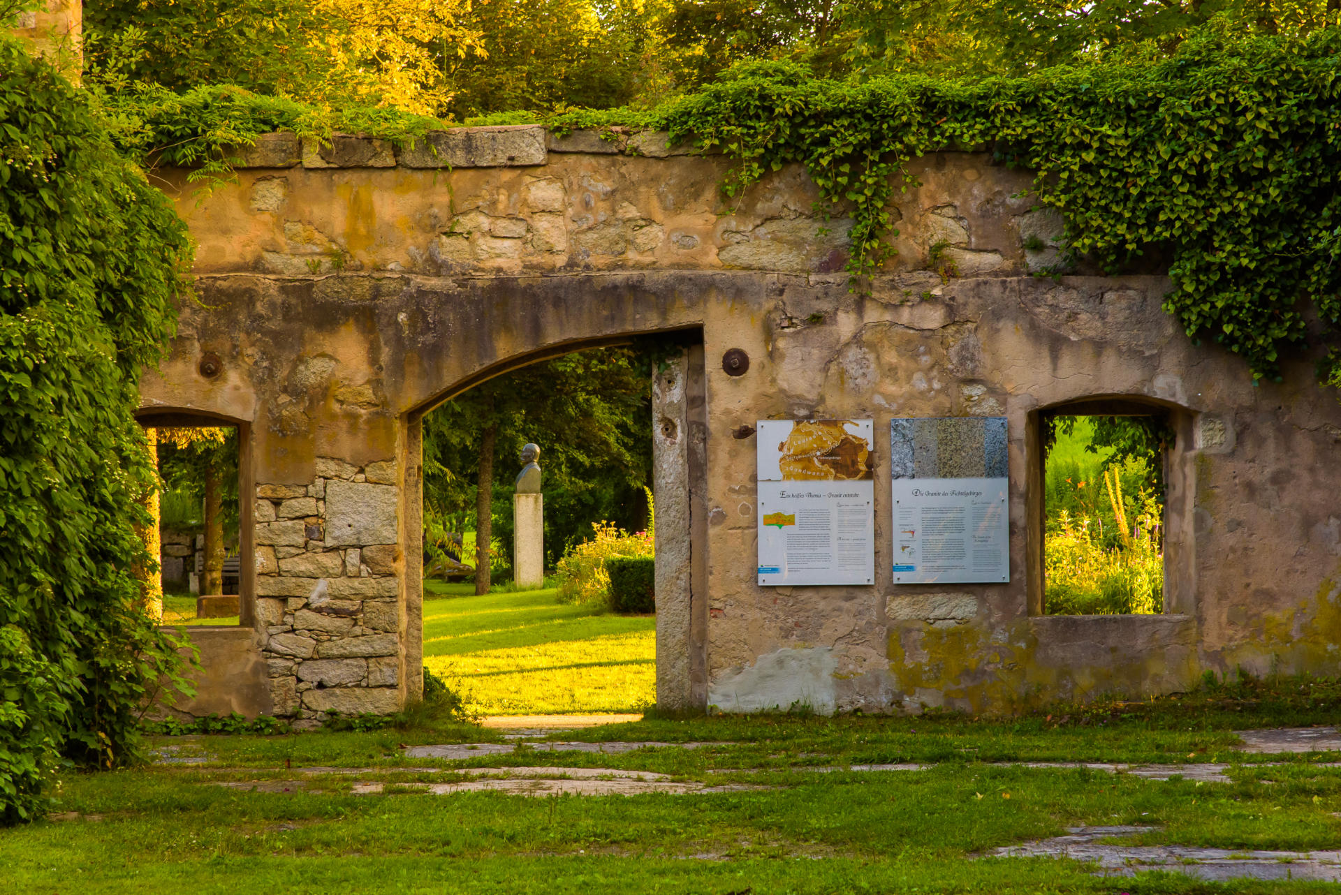 Historische Ruinen im Kurpark Weissenstadt