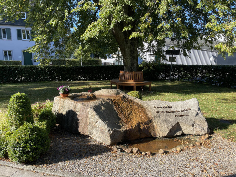 Brunnen vor der Katholischen Marienkirche