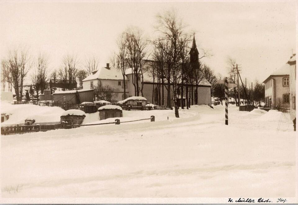 Friedhofkirche im Schnee, Bergstraße bestand anscheinend schon - Original Aufnahme Müller Hof etwa 1927