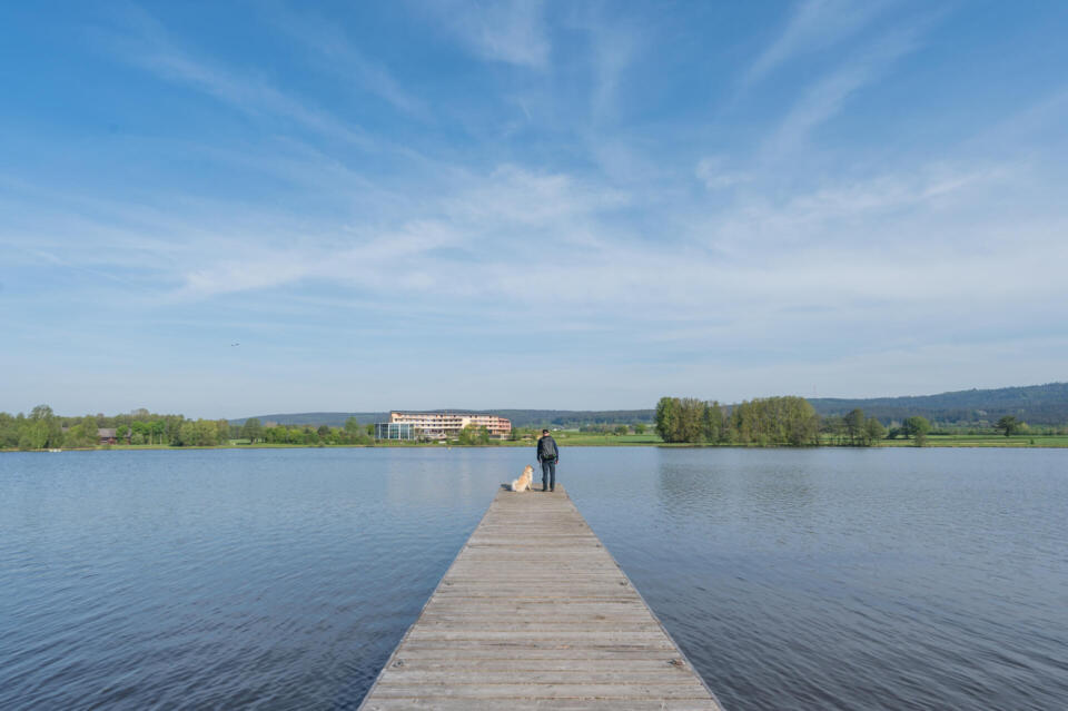 Blauer Himmerl und saubere Luft am Steg des Weißenstädter Sees